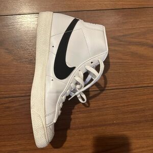 Nike Blazers Women’s size 8.5